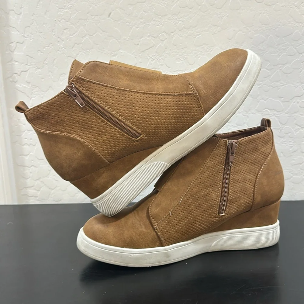 Dream Pairs heeled ankle bootie platform wedge stretch top faux leather 2.5”heel